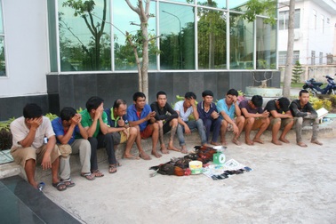 Công an triệt phá tụ điểm đá gà, hàng chục thanh niên bỏ chạy tán loạn