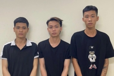 Hà Nội: Đánh trọng thương người đi đường vì thấy "ngứa mắt"