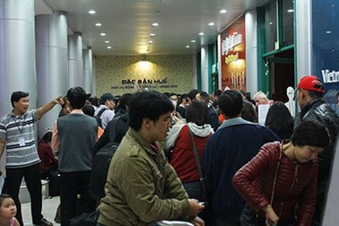 Huế: Nhiều máy bay không thể hạ cánh