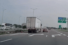 Nổi bật tuần qua: Xe tải chuyển làn ẩu, hất văng xe con trên cao tốc