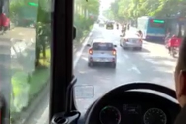 Hà Nội: Truy tìm tài xế xe KIA Morning không nhường đường cho xe chữa cháy