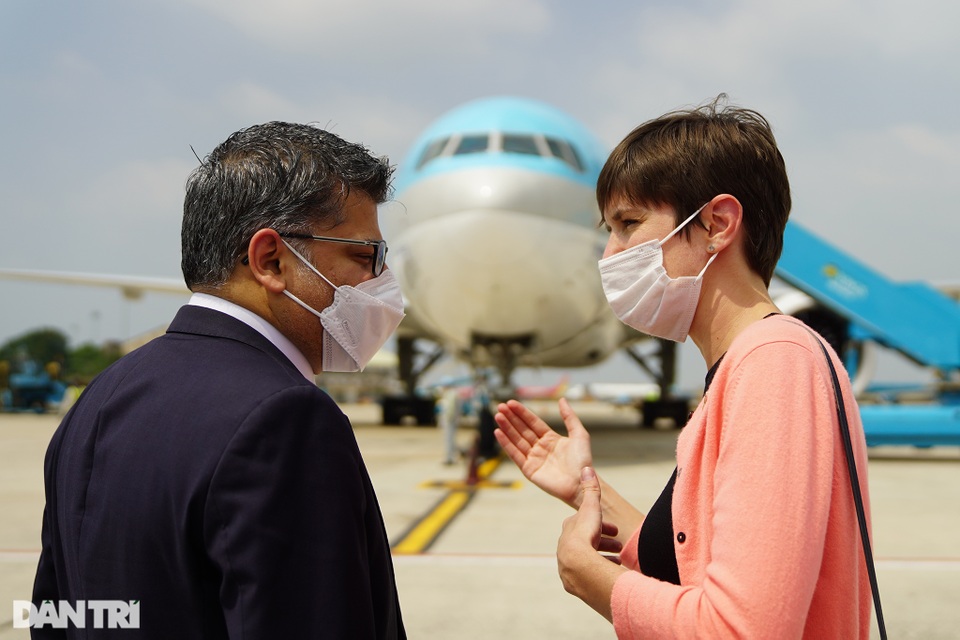 Cuộc đua cân não phía sau những liều vắc xin quý hơn vàng - 5 Cuộc đua cân não phía sau những liều vắc xin quý hơn vàng - 5