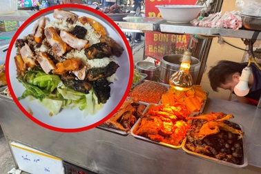 Cơm bụi 160.000 đồng ở Hà Nội: Bình dân bán giá trên trời nhưng khó xử phạt?