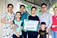 Hơn 250 triệu đồng đến với gia cảnh 3 con nhỏ bị bỏng nặng