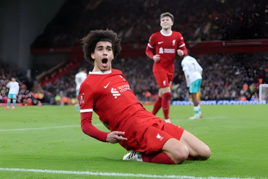 Liverpool đè bẹp Southampton, chạm mặt Man Utd tại tứ kết