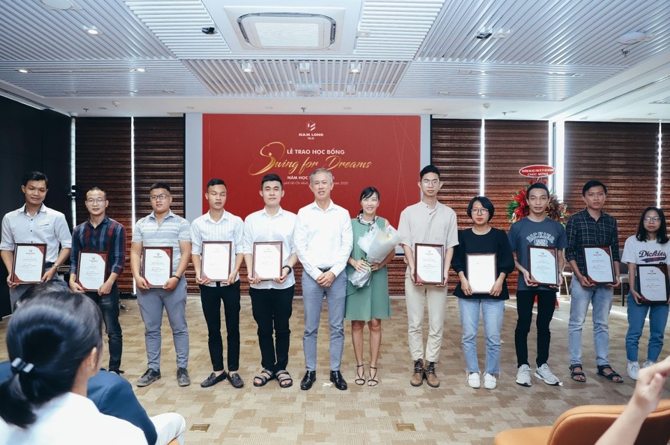 Tập đoàn Nam Long trao học bổng thường niên “Swing For Dreams” 2020 - 2 Tập đoàn Nam Long trao học bổng thường niên “Swing For Dreams” 2020 - 2