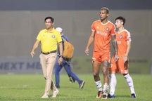 HLV Lê Huỳnh Đức quyết tâm cao độ trước cuộc so tài với HLV Kiatisuk