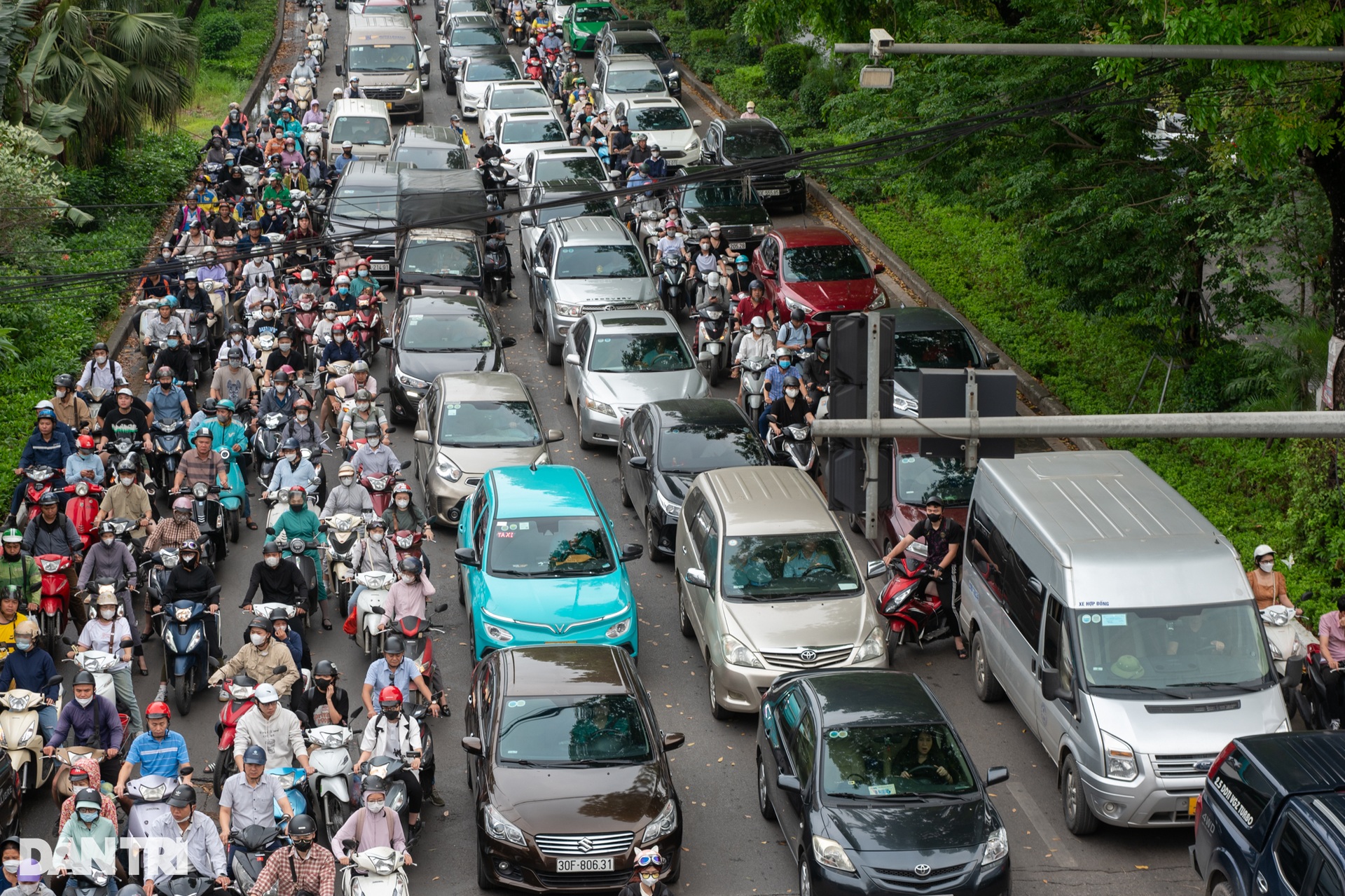 Ngày đầu đi làm sau nghỉ lễ: Giao thông Hà Nội đông đúc, ùn tắc nhiều phố - 6