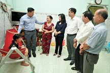 Gia đình bé gái 12 tuổi bị hành hung khiếu nại cơ quan điều tra