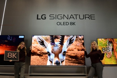 LG dẫn đầu cuộc đua TV OLED 2020