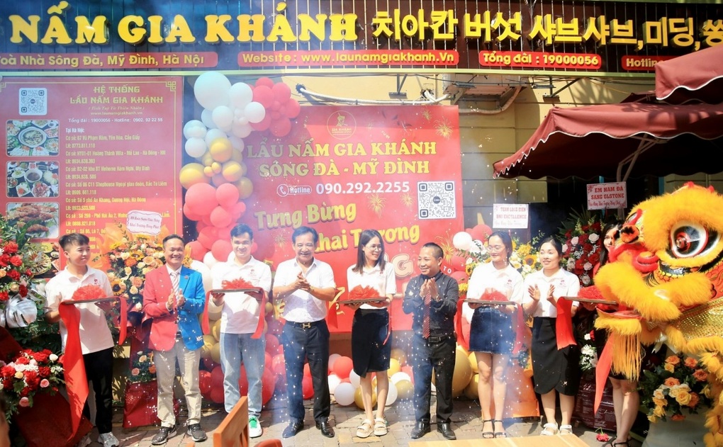 Nghệ sĩ Quang Tèo kinh doanh nhà hàng lẩu nấm Gia Khánh sau 7 năm về hưu - 2 Nghệ sĩ Quang Tèo kinh doanh nhà hàng lẩu nấm Gia Khánh sau 7 năm về hưu - 2