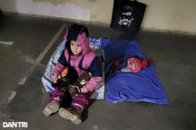 Khoảnh khắc bật khóc rời Kiev đi sơ tán của người Việt giữa chiến sự