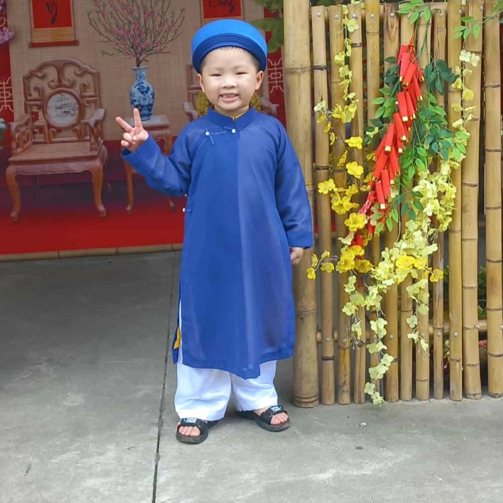 Cậu bé ở Bắc Ninh hát tặng chiến sĩ bộ đội giúp hộ đê hút 5 triệu lượt xem - 2 Cậu bé ở Bắc Ninh hát tặng chiến sĩ bộ đội giúp hộ đê hút 5 triệu lượt xem - 2