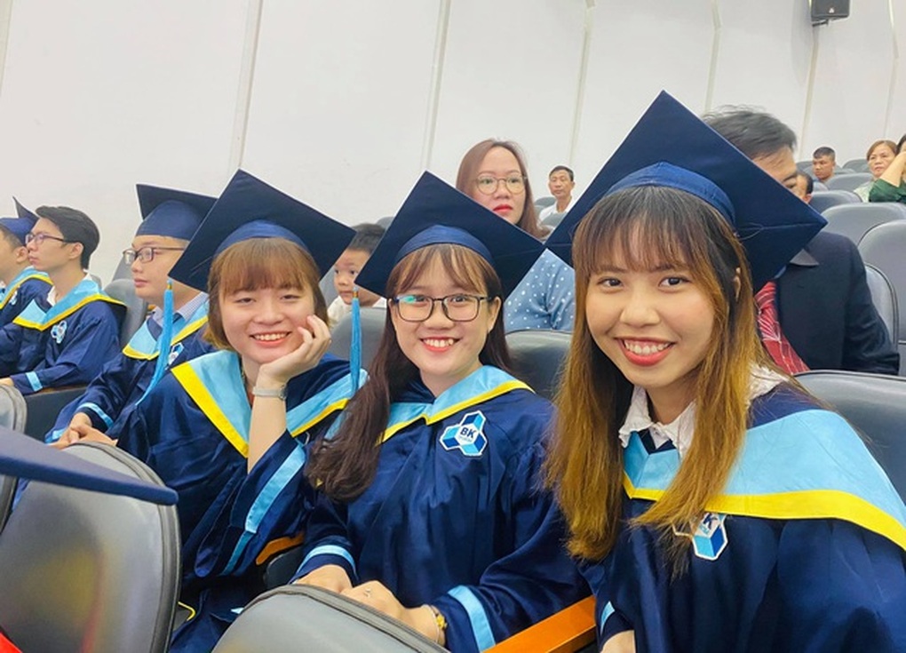 Lễ phục tốt nghiệp của các trường đại học Việt Nam học hỏi nước ngoài - 2 Lễ phục tốt nghiệp của các trường đại học Việt Nam học hỏi nước ngoài - 2