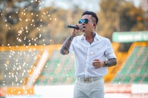 Tuấn Hưng trình diễn sôi động tại Cần Thơ