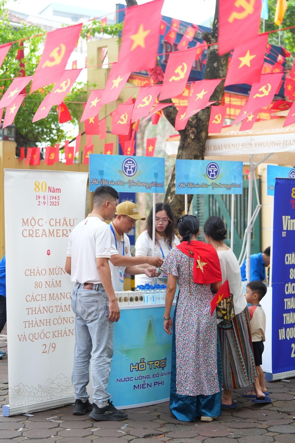 Mộc Châu Creamery đồng hành cùng người dân trong dịp Lễ Quốc khánh 2/9 - 4 Mộc Châu Creamery đồng hành cùng người dân trong dịp Lễ Quốc khánh 2/9 - 4