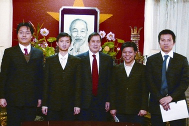 Góp sức trên quê nhà