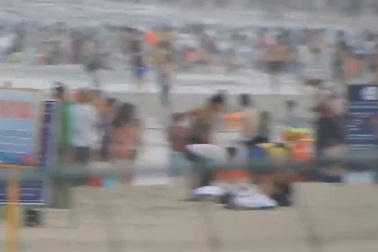 Biển Đà Nẵng đông nghịt người