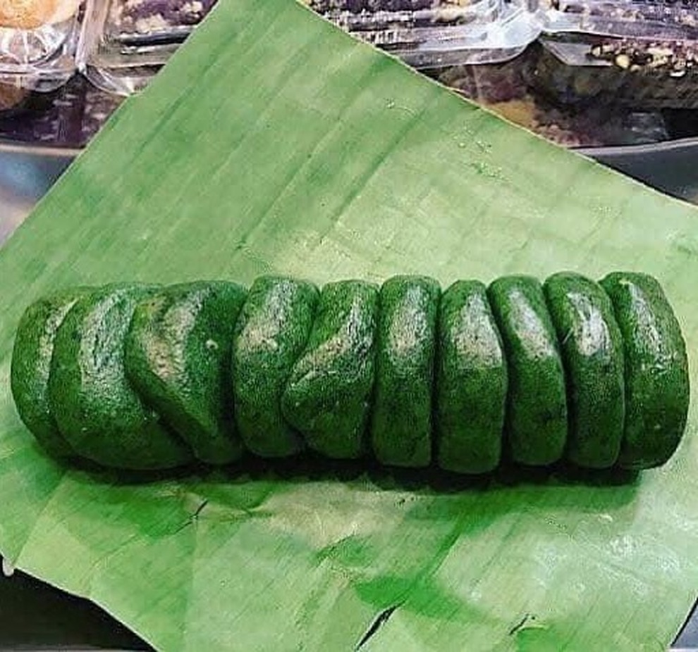 Độc đáo bánh ngải màu xanh lét của người Tày - 1 Độc đáo bánh ngải màu xanh lét của người Tày - 1