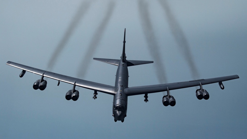 Nga điều 8 tiêm kích chặn 3 máy bay ném bom B-52 Mỹ gần Crimea - 1 Nga điều 8 tiêm kích chặn 3 máy bay ném bom B-52 Mỹ gần Crimea - 1