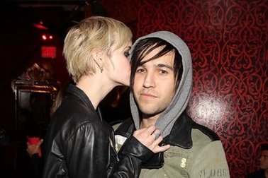 “Pete Wentz khóc nhiều sau khi bị vợ bỏ”