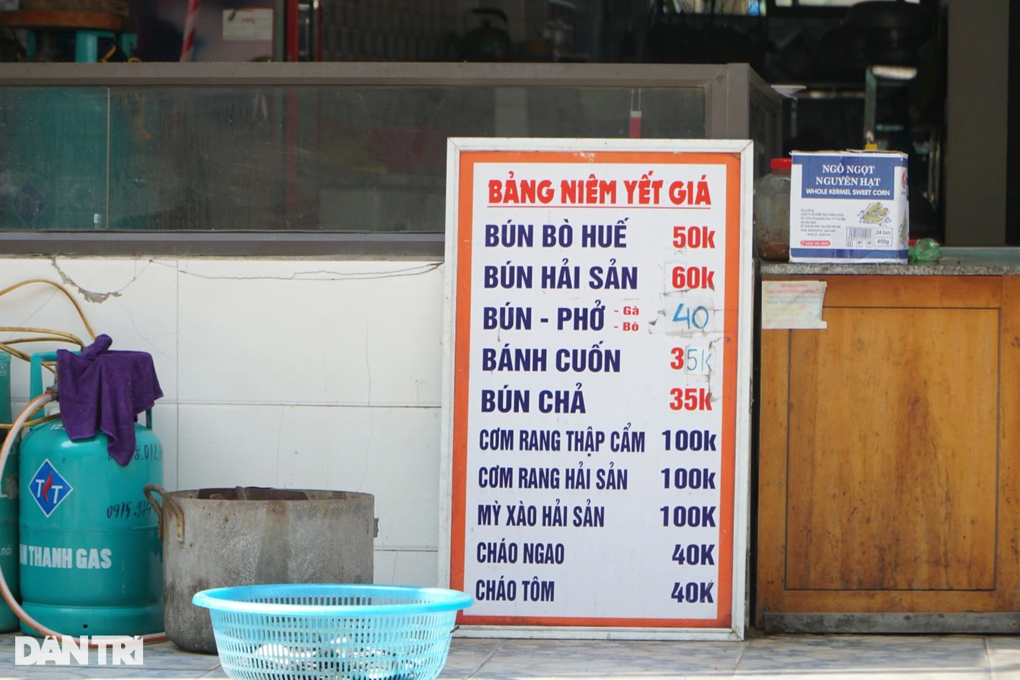 Vụ suất bún 35.000 đồng chỉ có 2 cái chả ở Sầm Sơn: Xử phạt quán ăn - 2 Vụ suất bún 35.000 đồng chỉ có 2 cái chả ở Sầm Sơn: Xử phạt quán ăn - 2