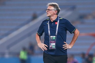 Báo Malaysia bình luận về mục tiêu dự Olympic của HLV Troussier