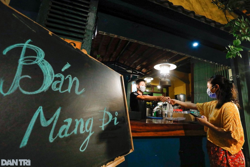 Hàng quán ăn uống ở TPHCM được mở bán mang về - 1 Hàng quán ăn uống ở TPHCM được mở bán mang về - 1