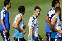 Real Madrid trở lại tập luyện: Tâm điểm C. Ronaldo