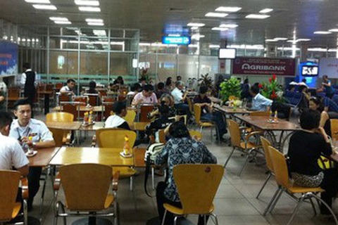 “Cơm tù” sân bay, chốn văn minh cũng chặt chém