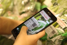 Sau thịt heo, thủy sản, người tiêu dùng có thể truy xuất nguồn gốc rau củ bằng smartphone