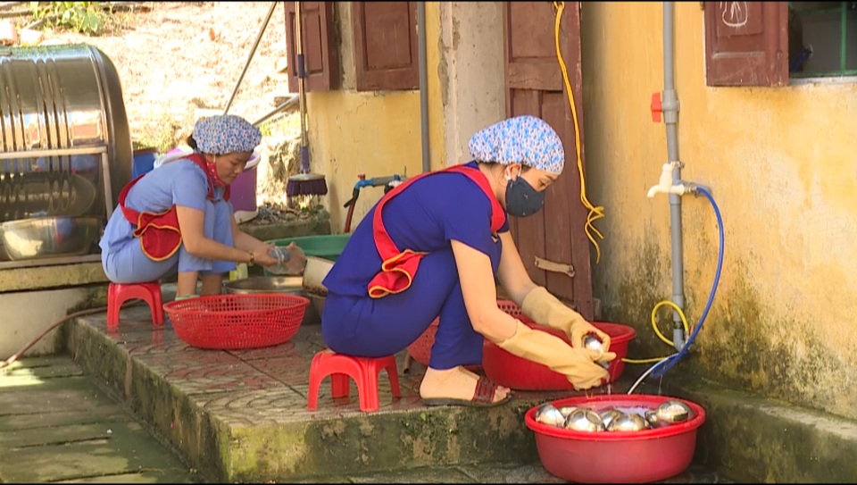Thầy trò vùng cao chật vật tìm nước sinh hoạt giữa mùa hạn - 6 Thầy trò vùng cao chật vật tìm nước sinh hoạt giữa mùa hạn - 6
