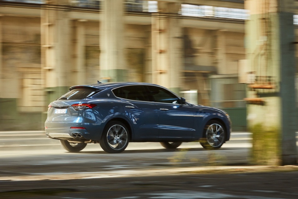 SUV động cơ hybrid đầu tiên của Maserati trình làng - 22 SUV động cơ hybrid đầu tiên của Maserati trình làng - 22