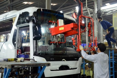 "Gà đẻ trứng vàng" liên tục mất doanh số, nội địa hóa xe Việt lo "chết yểu"