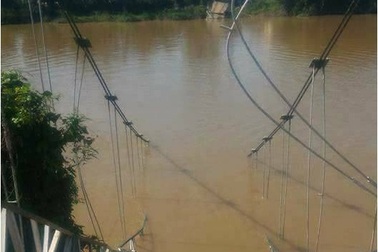 Vụ sập cầu treo: Điều phà phục vụ dân miễn phí