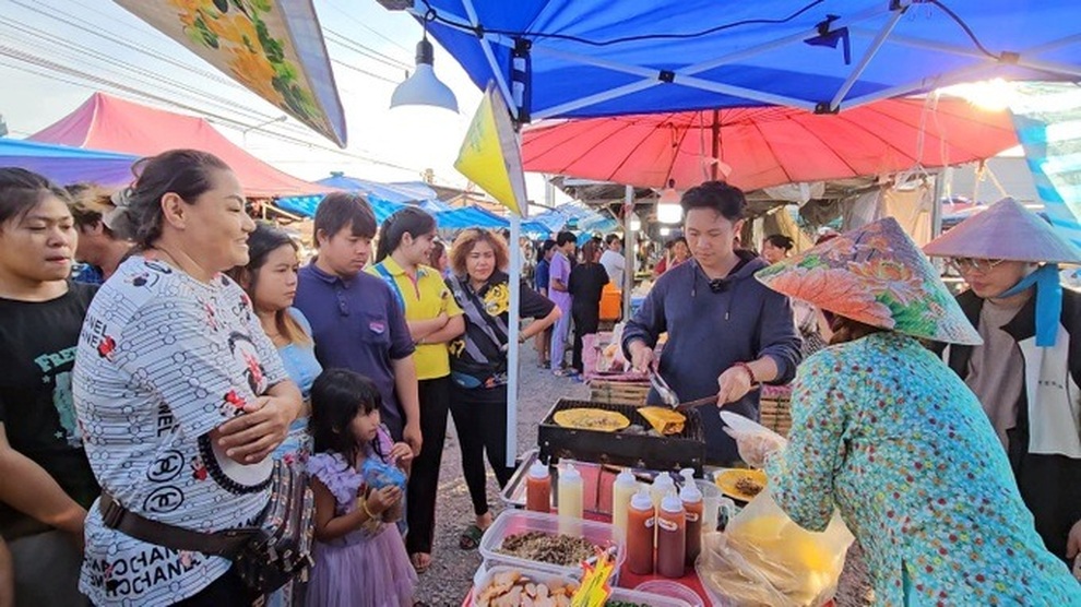 Gỏi cuốn, bánh tráng nướng, nước mía: Những món Việt gây sốt ở nước ngoài - 2