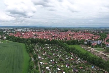 Thị trấn kỳ lạ được “dát” bằng 72.000 tấn bụi kim cương