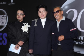 Tùng Dương “chặt chém” thảm đỏ với trang phục hàng hiệu giá nửa tỷ đồng - 5