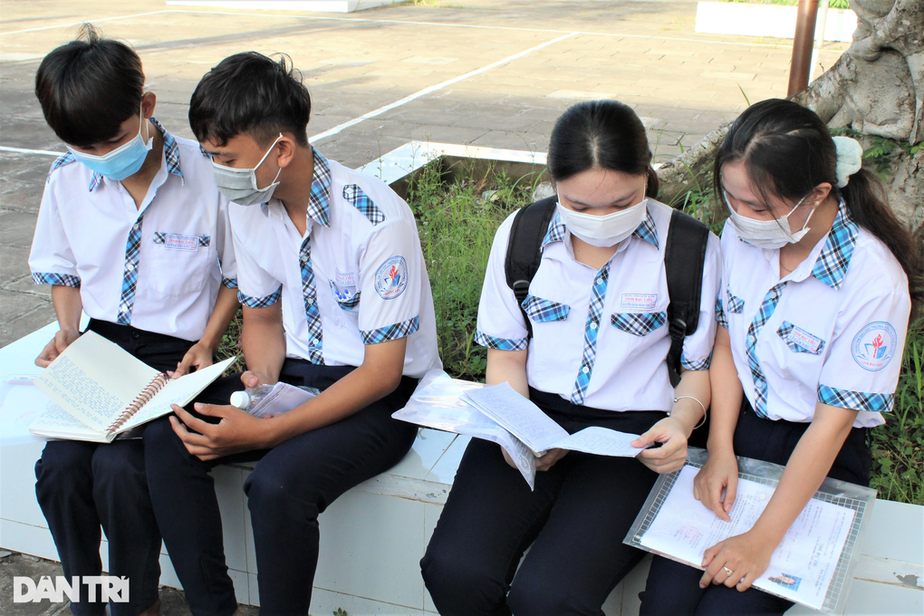 Sáng nay, gần 1 triệu thí sinh bước vào môn thi đầu tiên Ngữ Văn - 1 Sáng nay, gần 1 triệu thí sinh bước vào môn thi đầu tiên Ngữ Văn - 1