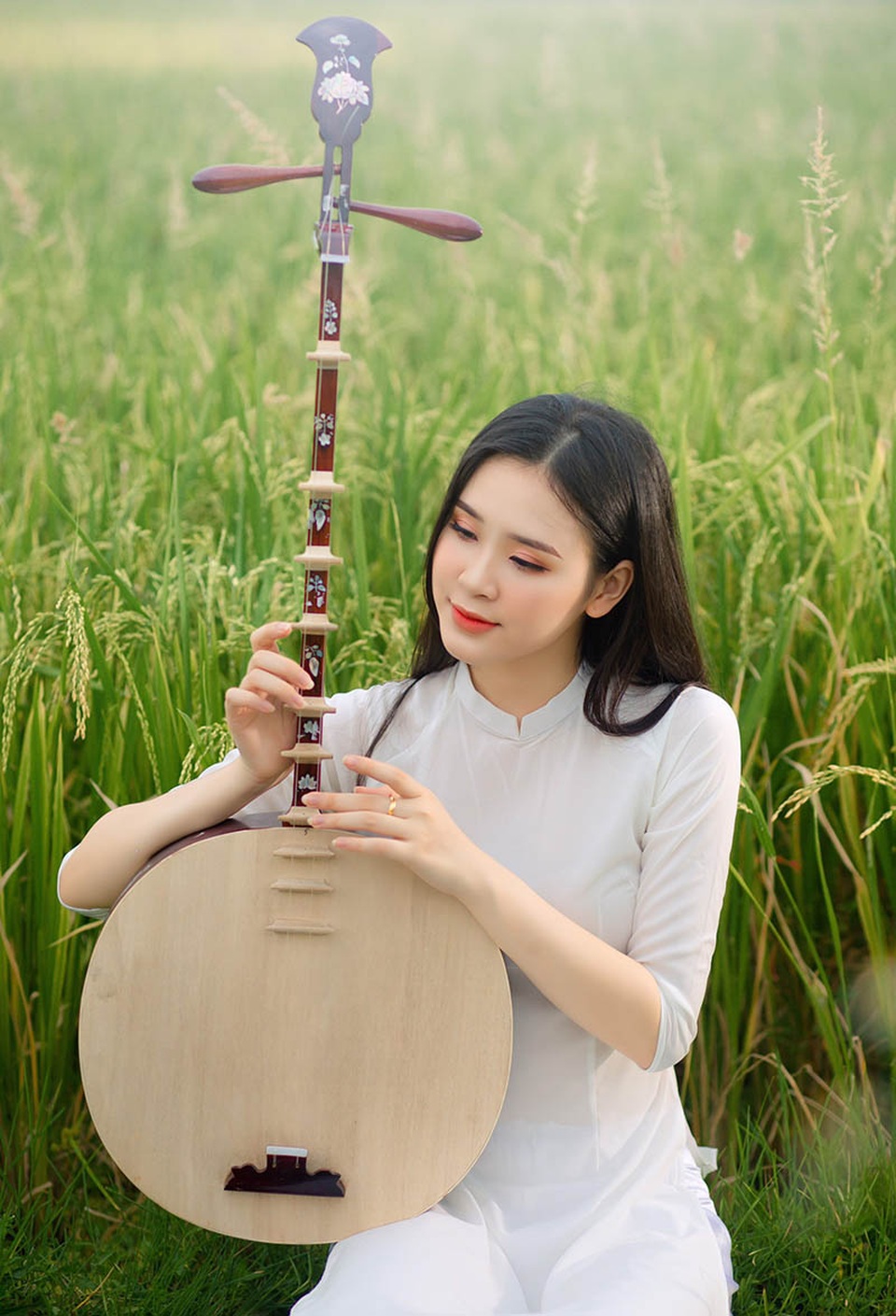 Á khôi Sinh viên Việt Nam khoe nét xuân thì bên cánh đồng lúa - 9 Á khôi Sinh viên Việt Nam khoe nét xuân thì bên cánh đồng lúa - 9
