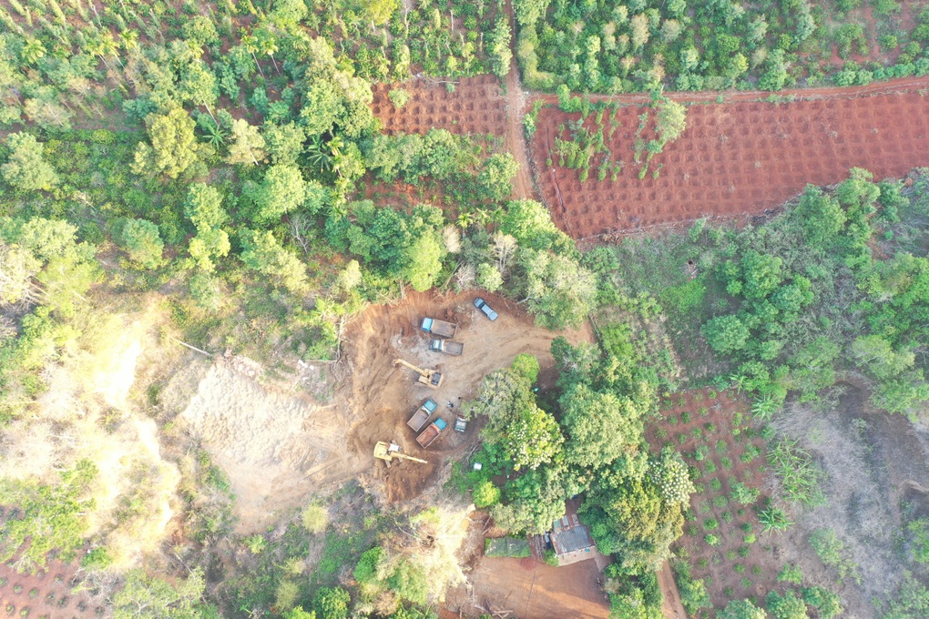 Một nhà báo bị đe dọa chôn vùi cả gia tộc khi làm bài điều tra - 1 Một nhà báo bị đe dọa chôn vùi cả gia tộc khi làm bài điều tra - 1