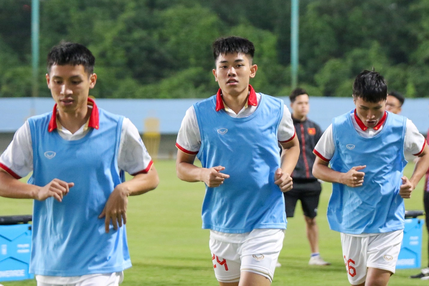 হোয়াং ডাক এবং হাং ডাং ভিয়েতনাম জাতীয় দলে তাদের প্রাথমিক অবস্থান পুনরুদ্ধার করতে দৃঢ়প্রতিজ্ঞ - ১ Hoàng Đức, Hùng Dũng quyết đòi lại suất đá chính ở tuyển Việt Nam - 1