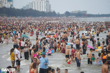 "Ngành công nghiệp không khói" thành phố biển Sầm Sơn "hồi sinh" mạnh mẽ