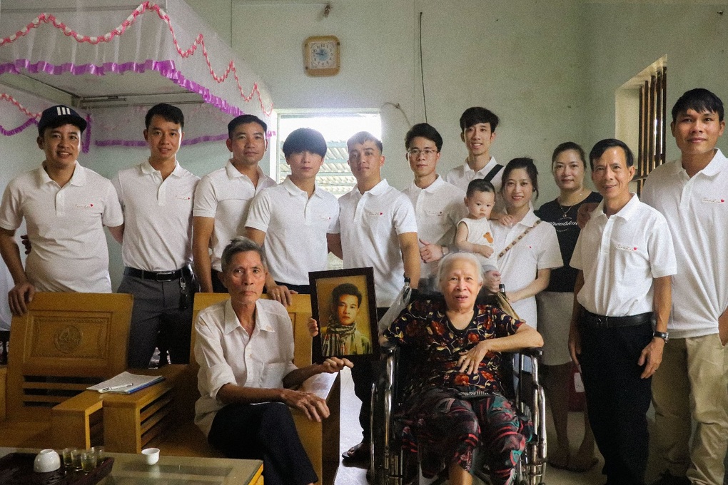 Những chàng trai ở Hà Nội xuyên đêm phục dựng hàng trăm bức ảnh liệt sĩ - 5 Những chàng trai ở Hà Nội xuyên đêm phục dựng hàng trăm bức ảnh liệt sĩ - 5