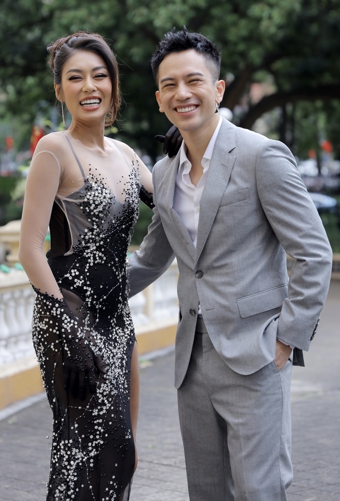 Á hậu Thảo Nhi Lê và blogger ẩm thực Dino Vũ tham gia cùng một đội trong ''Let's Feast Vietnam''.
