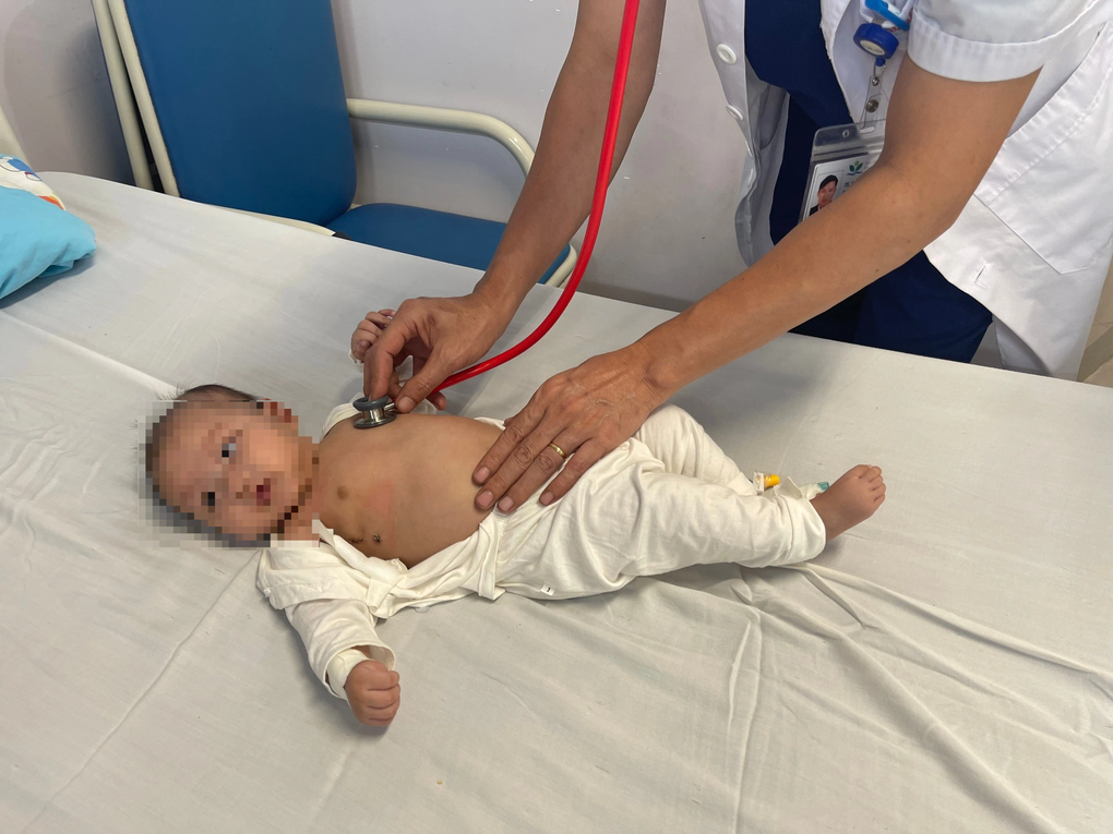 Mổ tim không cưa xương ức: Không ai biết 700 bệnh nhi trải qua đại phẫu - 1 Mổ tim không cưa xương ức: Không ai biết 700 bệnh nhi trải qua đại phẫu - 1