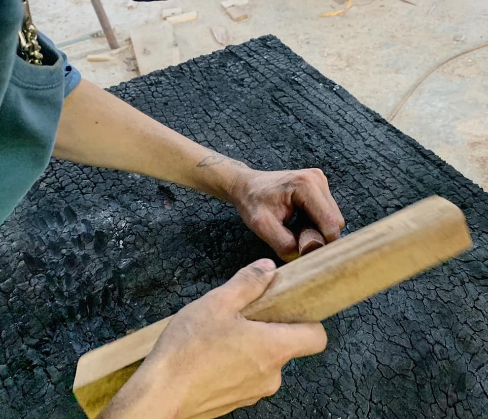Cháy rụi kho gỗ, chủ xưởng hồi sinh đống phế liệu thành nội thất vảy cá - 2 Cháy rụi kho gỗ, chủ xưởng hồi sinh đống phế liệu thành nội thất vảy cá - 2