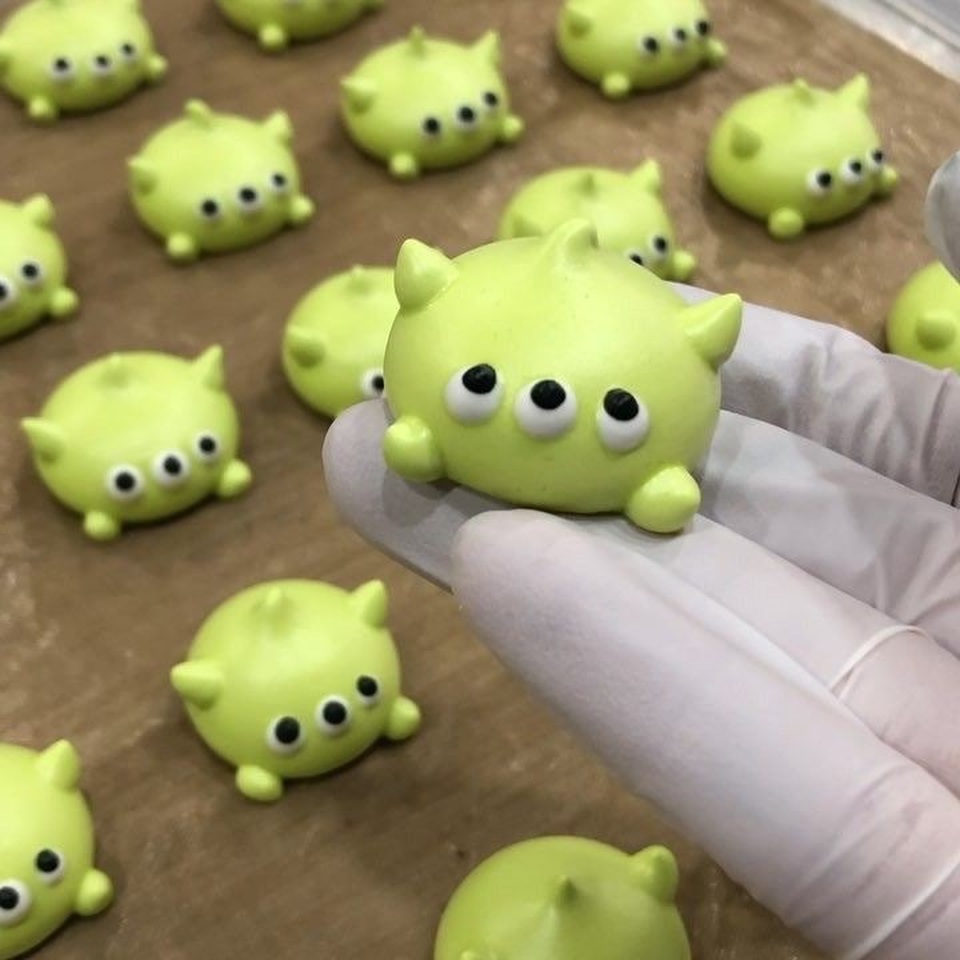 Bánh Hamburger mang hình virus corona cháy hàng - 4