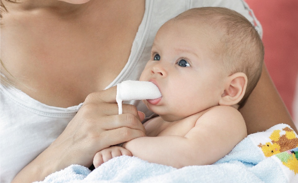 “Bật mí” bí quyết lựa chọn sản phẩm chăm sóc răng miệng bé từ sơ sinh - 2 “Bật mí” bí quyết lựa chọn sản phẩm chăm sóc răng miệng bé từ sơ sinh - 2