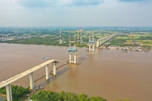 Hai cầu dây văng có tĩnh không thông thuyền cao nhất Việt Nam giờ ra sao?